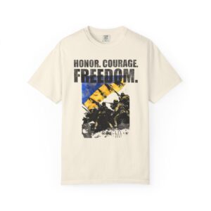 Honor. Courage. Freedom. – Ukraine Flag Soldier Artwork Tee (Light Edition, Black Text) t0