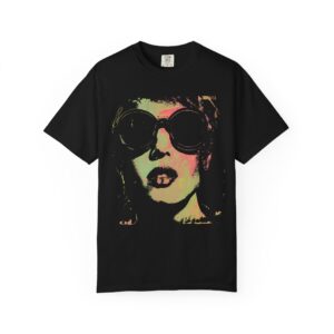 Retro Sunglasses Girl Graphic T-Shirt – Vintage Pop Art Streetwear Tee