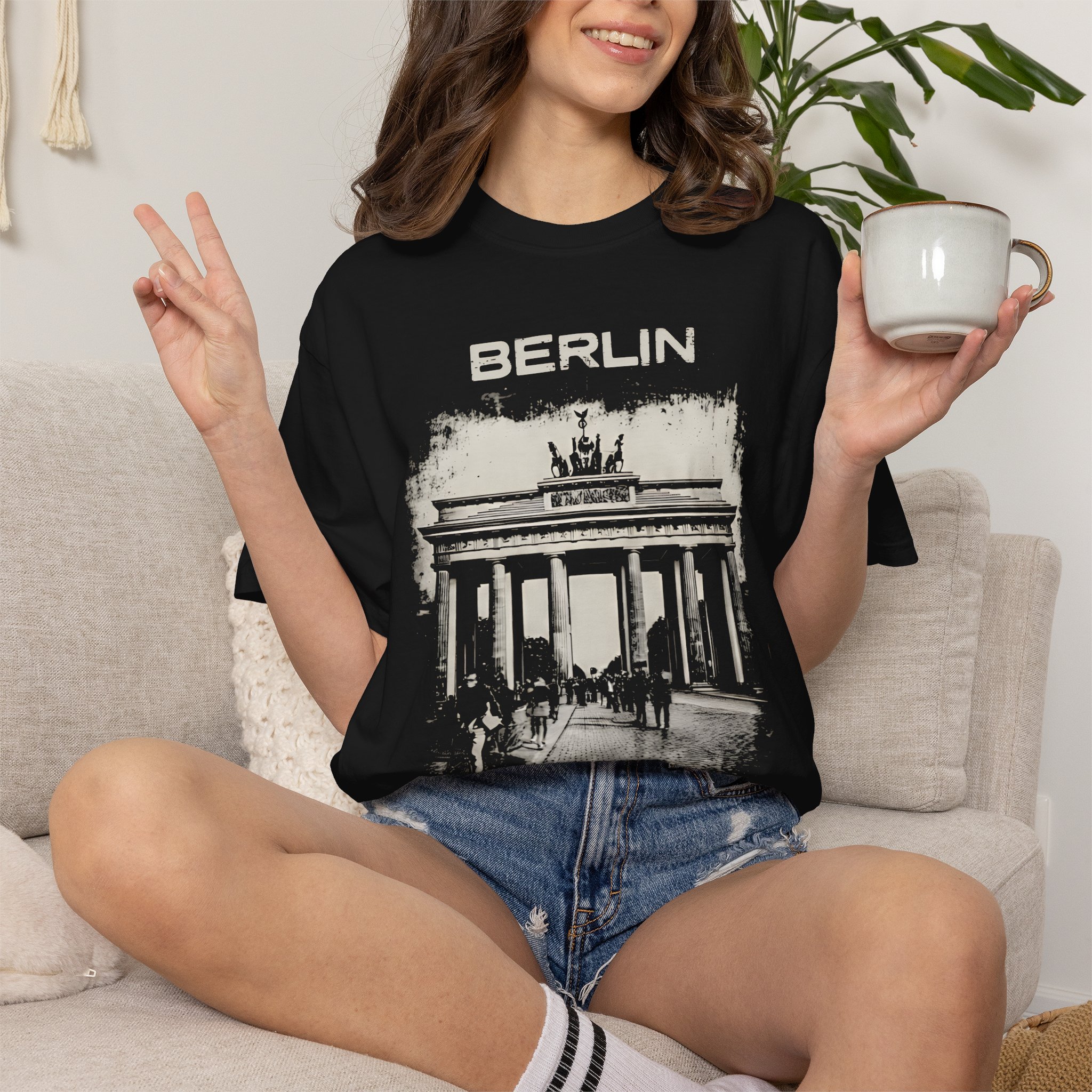 Berlin T-Shirt | Brandenburg Gate Urban Landmark Vintage Streetwear Tee - Image 2